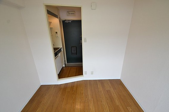 神戸市灘区新在家南町４丁目の賃貸マンションの居間・リビング