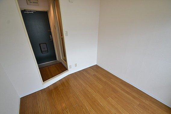 神戸市灘区新在家南町４丁目の賃貸マンションの居間・リビング