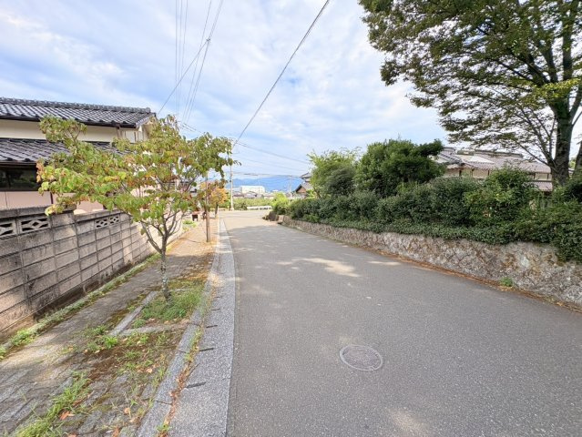 土地広々‼　うきは市吉井町福益の前面道路含む現地写真