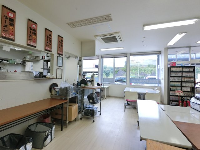星久喜店舗の内装
