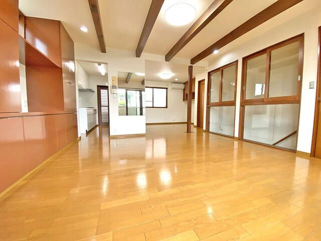 瀬田２丁目戸建の居間・リビング|使いやすいリビングです