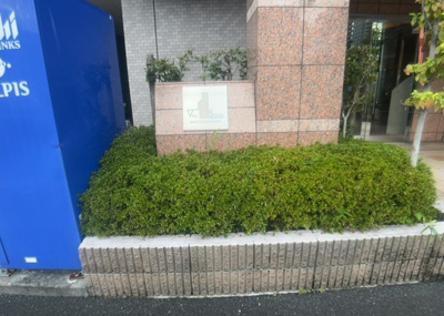 【庭】 | ヴェルステージ町田駅前 | 物件によっては、入居者が個人的に使用できる専用庭がついているものもあります。また、住宅の中にある土間の部分を庭と呼ぶこともあります。庭の用途は住む人によって変わり、それによってデザインもさまざまです。