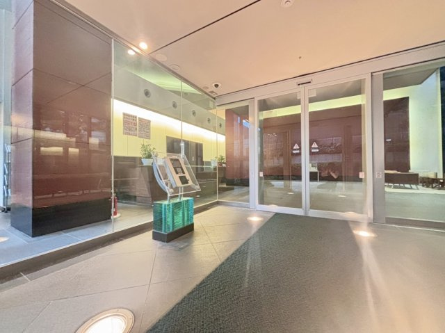 トア山手ザ・神戸タワーのエントランス|ホテルライクなマンションです。ゆったりとした空間が広がるマンション内部。