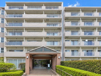 【外観】 | サンヴェール上大岡　上永谷駅19分/Reform物件 | ◆管理体制良好なマンションです。清潔感のあるエントランスに開放感のある住環境。
