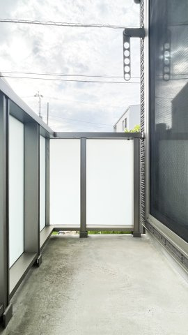 シャーメゾンガーデン福島　Ｃ棟のバルコニー