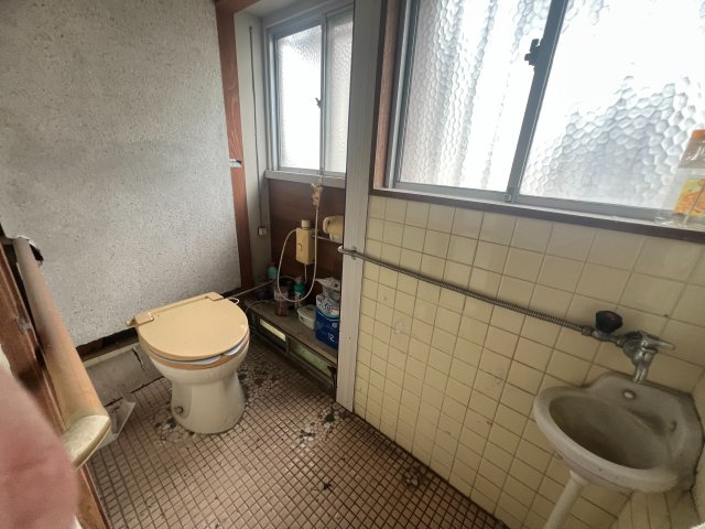DIYで再生！吉野町の中古戸建～鹿児島県鹿児島市吉野町～のトイレ|清潔感ある洋式トイレへの交換などリフォーム計画にぴったり。