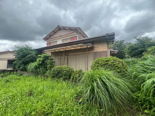 DIYで再生！吉野町の中古戸建～鹿児島県鹿児島市吉野町～の外観|昭和レトロな佇まいの2階建て。外観の塗装や改装も自由自在。