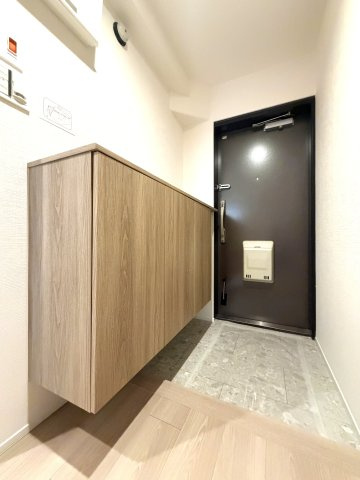 エバーグリーン淀川4号棟の玄関|ゆったりとした玄関です