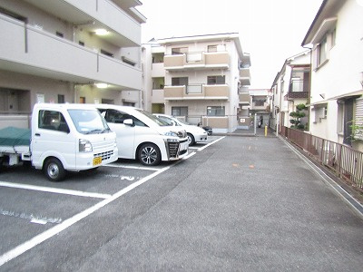 サンコート橋の内の駐車場