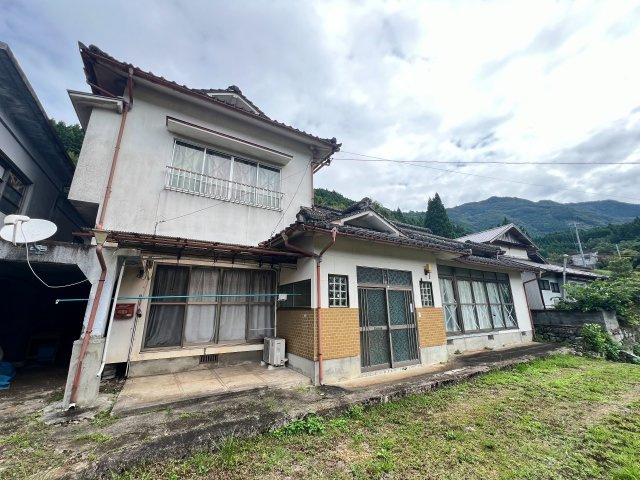 玖珠町大字山浦　原野畑あり　４LDK　2階建の外観