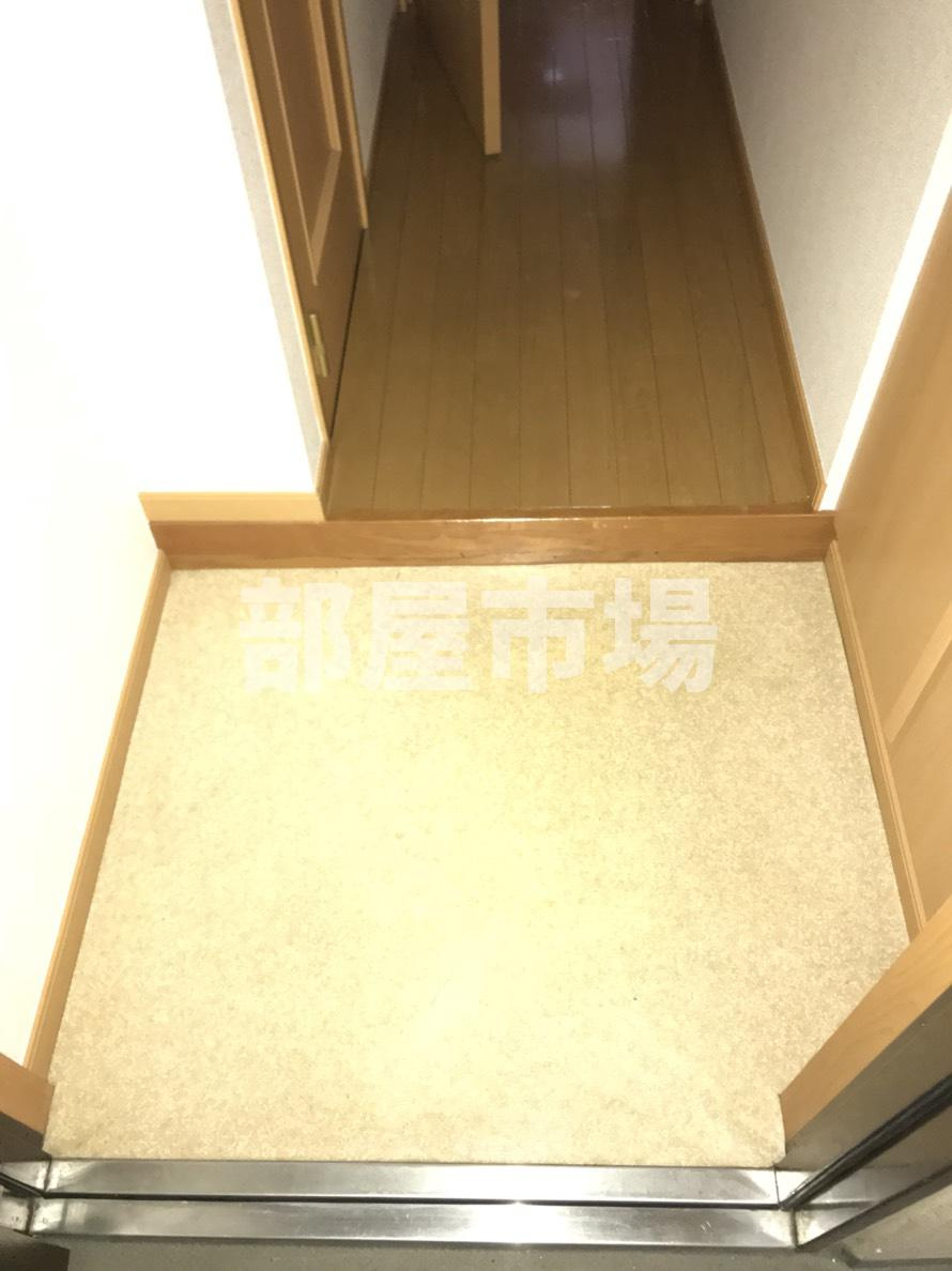 パールピアスの玄関