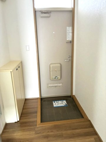 シュープリームセイの玄関