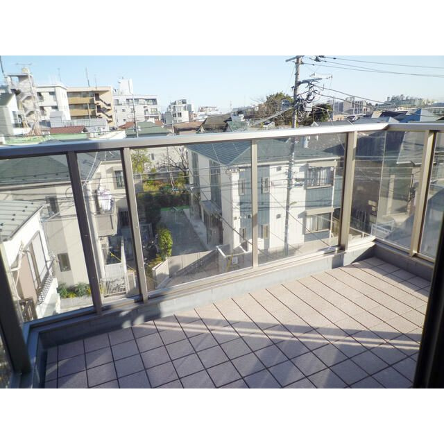Ａｒｋ　Ａｒｚｕ　三軒茶屋のバルコニー|お洗濯にも便利なバルコニー付き