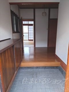 田部貸家の玄関