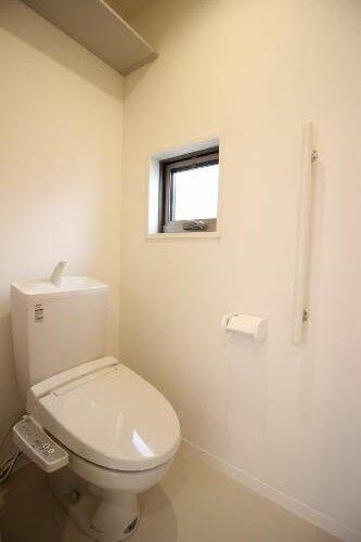 クレスティークメゾンのトイレ|落ち着いたトイレです