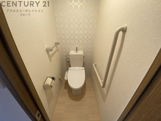 温水洗浄便座付きのトイレです♪