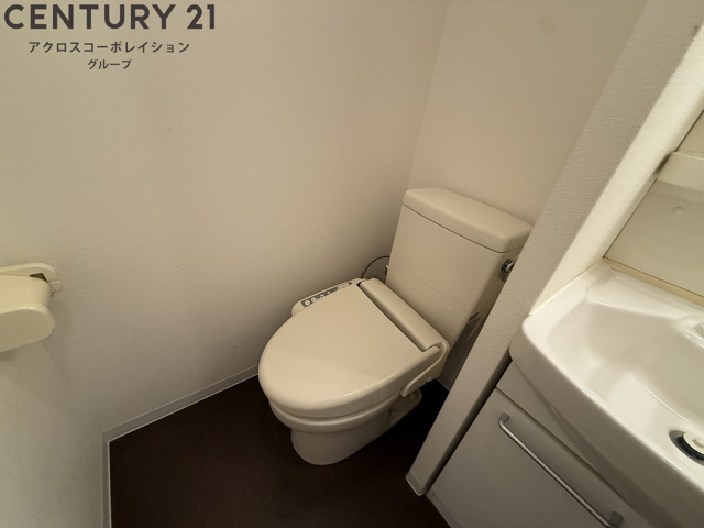 温水洗浄便座付きのトイレです♪