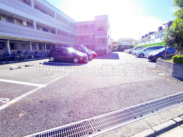 イーストリッチの駐車場