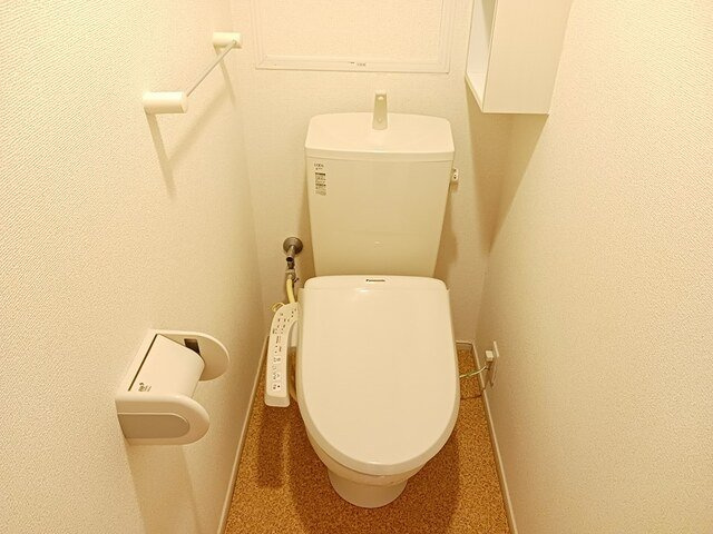 エミュレーヌ　Ａのトイレ|清潔感のあるトイレです
