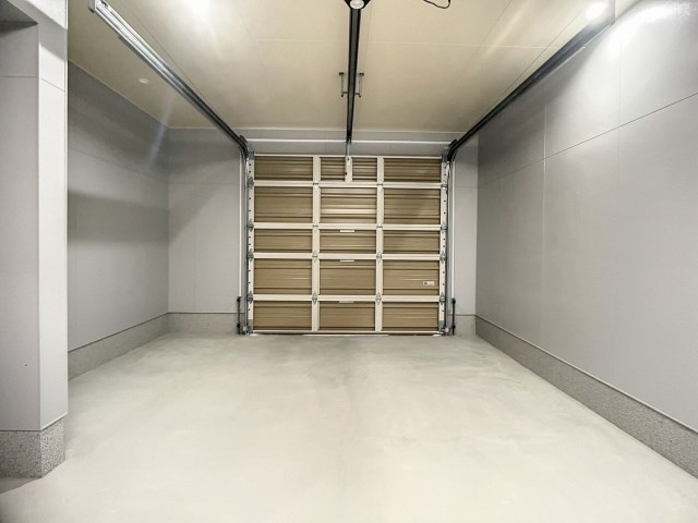 シン・グリーンコーポ の駐車場|屋内ガレージ