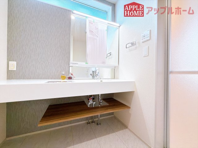 [新築住宅] 熊谷市拾六間 全1棟の独立洗面台|お洒落な洗面台あります♪