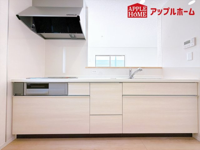 [新築住宅] 本庄市小島 第6 全2棟のキッチン|見栄えもよくお手入れもスムーズに出来ます。豊富な収納力もございますので、キッチンスペースをスッキリとお使い頂けそうです。