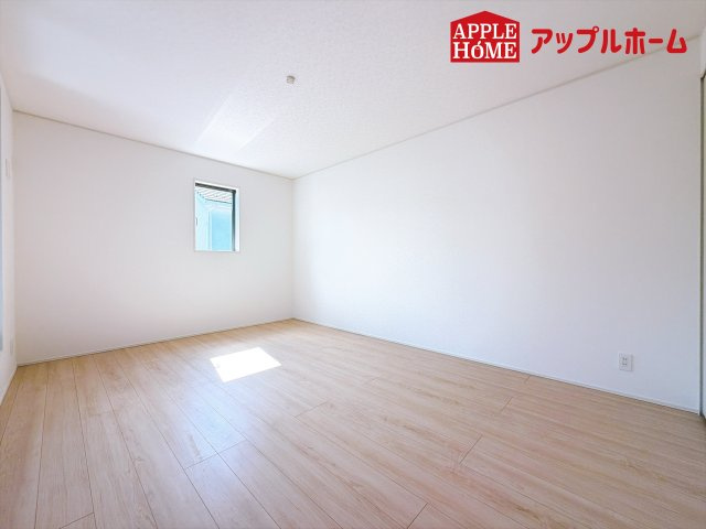 [新築住宅] 本庄市下野堂 第8 全4棟の洋室|２階居室は全室収納あり！たっぷりある収納活用でお部屋もキレイを保てます♪