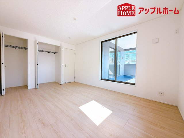 [新築住宅] 本庄市下野堂 第8 全4棟の洋室|２階居室は全室収納あり！たっぷりある収納活用でお部屋もキレイを保てます♪