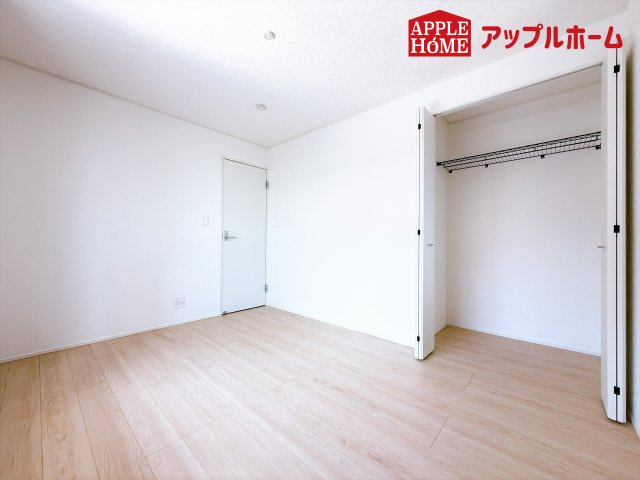 [新築住宅] 本庄市下野堂 第8 全4棟の洋室|２階居室は全室収納あり！たっぷりある収納活用でお部屋もキレイを保てます♪
