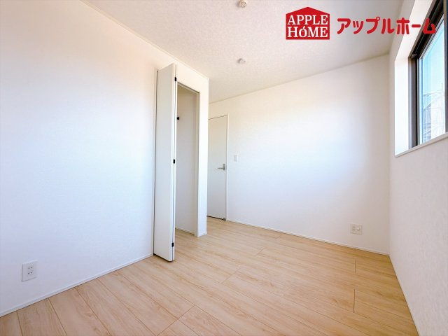 [新築住宅] 本庄市下野堂 第8 全4棟の洋室|２階居室は全室収納あり！たっぷりある収納活用でお部屋もキレイを保てます♪