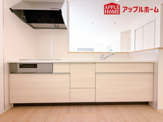 [新築住宅] 本庄市下野堂 第8 全4棟のキッチン|見栄えもよくお手入れもスムーズに出来ます。豊富な収納力もございますので、キッチンスペースをスッキリとお使い頂けそうです。