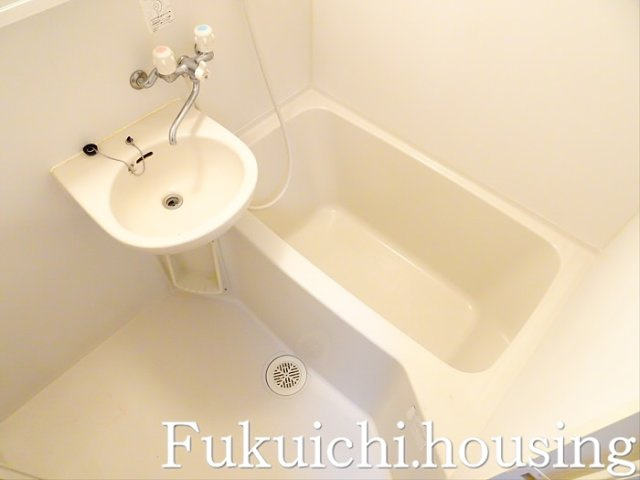 ＧＡＲＤＥＮ　ＣＯＵＲＴ　ＫＡＭＩＫＩＴＡＺＡＷＡ「ガーデンコートカミキタザワ」の浴室