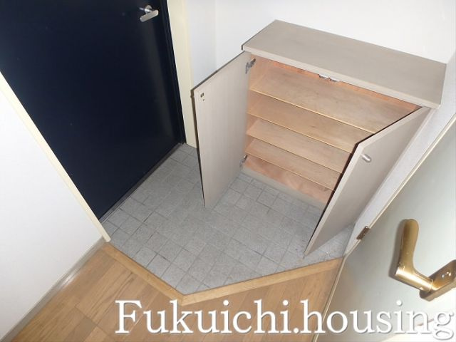 菱和パレス高井戸の玄関