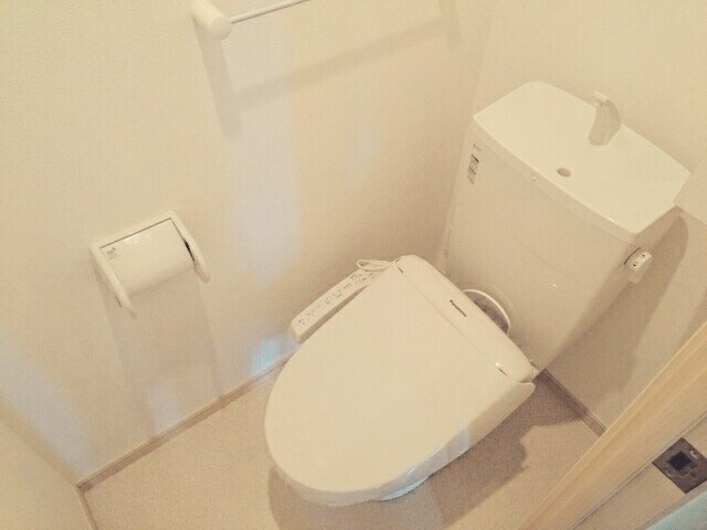フォーシーズンⅡのトイレ|落ち着いた色調のトイレです