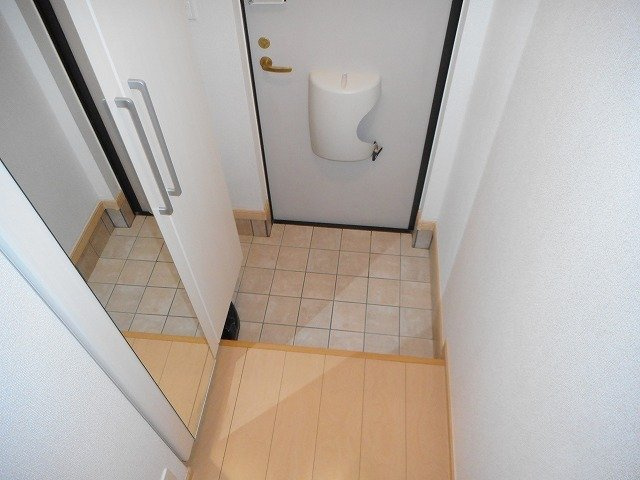 ヴィラ　サンライズ　ドリームⅢの玄関|収納もある玄関です