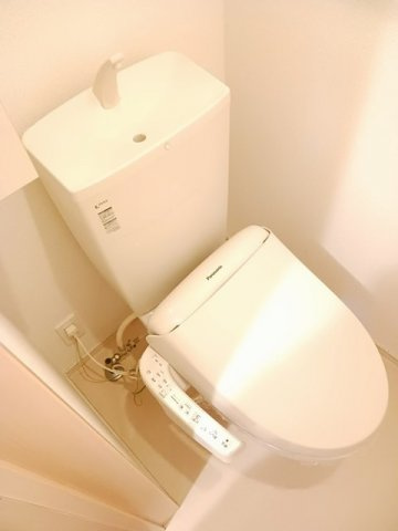 レジデンス　オオギⅡのトイレ|落ち着いた色調のトイレです