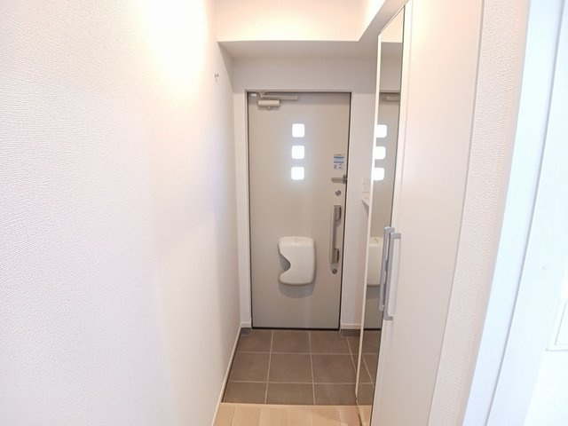 ヒカルサつくば要ウエストⅠの玄関|明るい玄関です