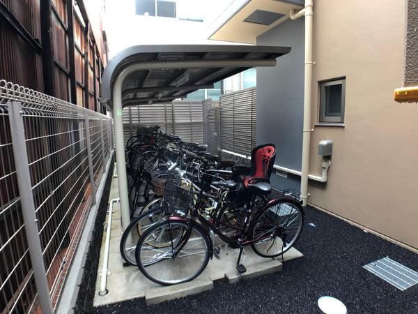 アミティエ扇町リアンの駐車場