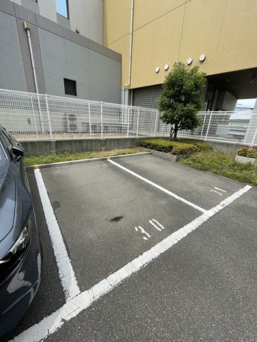エスリード福島リバーフロントの駐車場