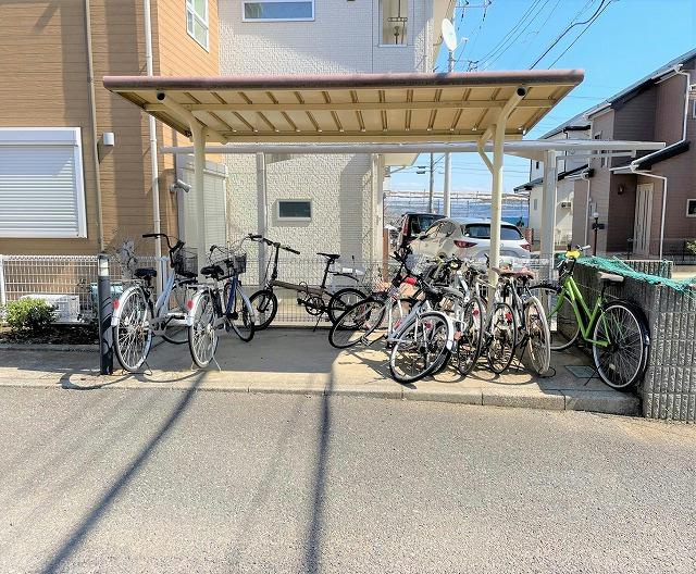 レオパレスイシイのその他共用部分|屋根付き駐輪場