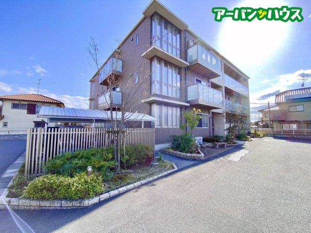 ソルブライトB棟の外観
