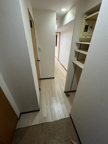 千代田区岩本町２丁目の賃貸マンションの玄関