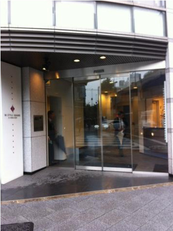 千代田区岩本町２丁目の賃貸マンションのエントランス