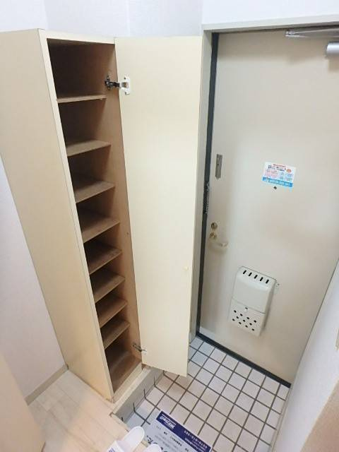 ジュネパレス松戸第２１の玄関