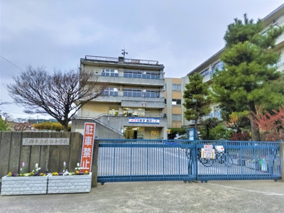 三郷市立前谷小学校まで750ｍ