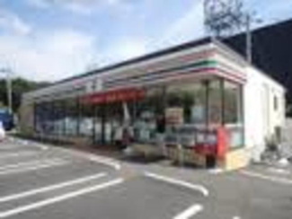 セブンイレブン八王子由木中央店 165m