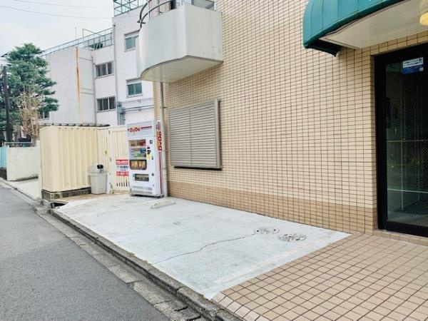 ベストワンの駐車場