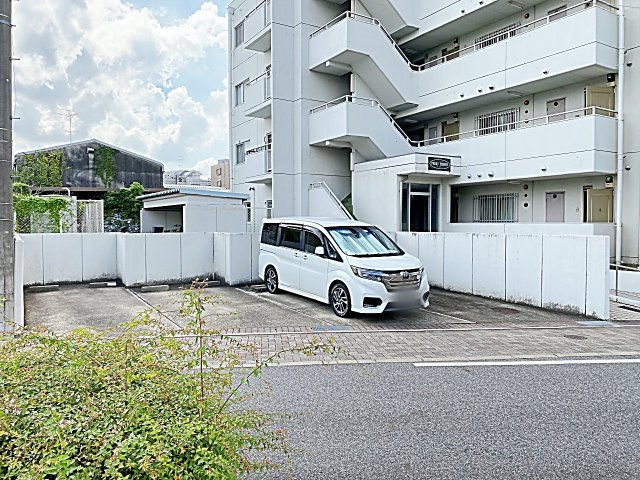 プロクシィスクエア牧の原の駐車場
