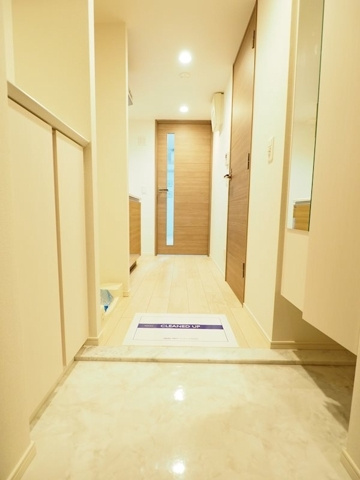 新品家具付きマンション原町3(KaGood東京)の玄関