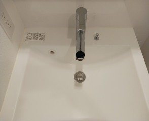 新品家具付きマンション上大崎15(KaGood東京)の独立洗面台